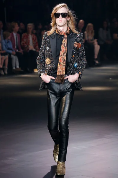 Look 25